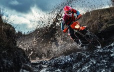 PG|多特蒙德或建议厄兹詹考虑转会，球员坚定表达留队意愿