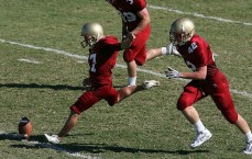 PG电子_萨鲁基安第二局绞杀技强势终结霍克，加里鏖战点胜贝拉尔荣膺赛事焦点